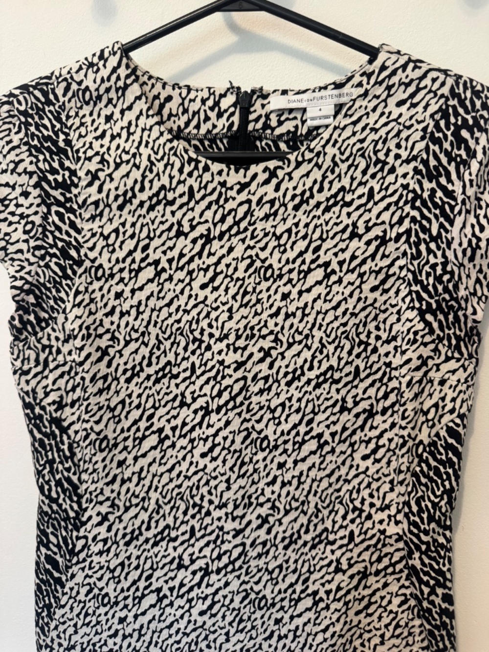 Diane von Furstenberg sheath dress Size 4 - Picture 2 of 3
